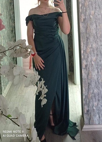 yeşil saten elbise 