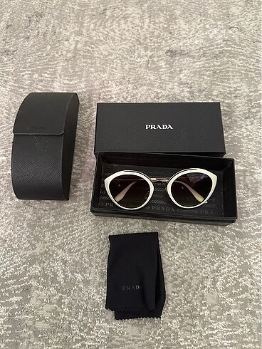 Prada güneş gözlüğü