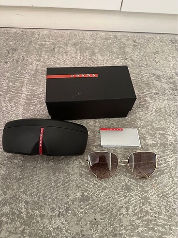 Prada gözlük