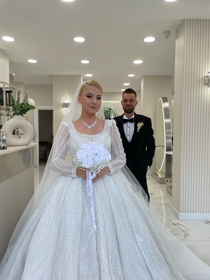 Uzun Kollu Beyaz Prenses Gelinlik - Görsel 3