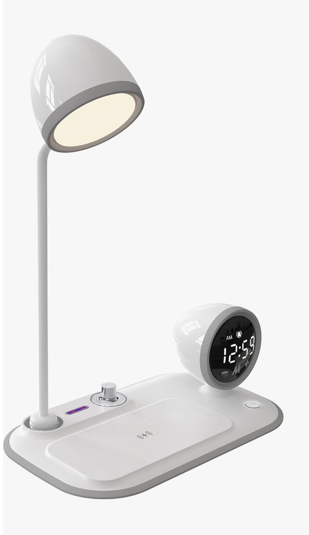 Beyaz Masa Lambası ve Dijital Saatli Şarj Ünitesi - Görsel 5