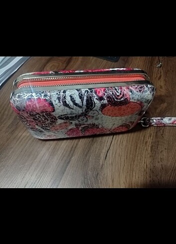  Beden çeşitli Renk Matmazel Clutch.Hiç kullanılmamıştır.