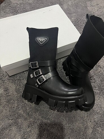 Prada Prada bot