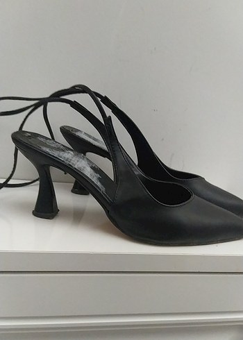 Siyah Yılan Desenli Bağcıklı Stiletto - Görsel 2