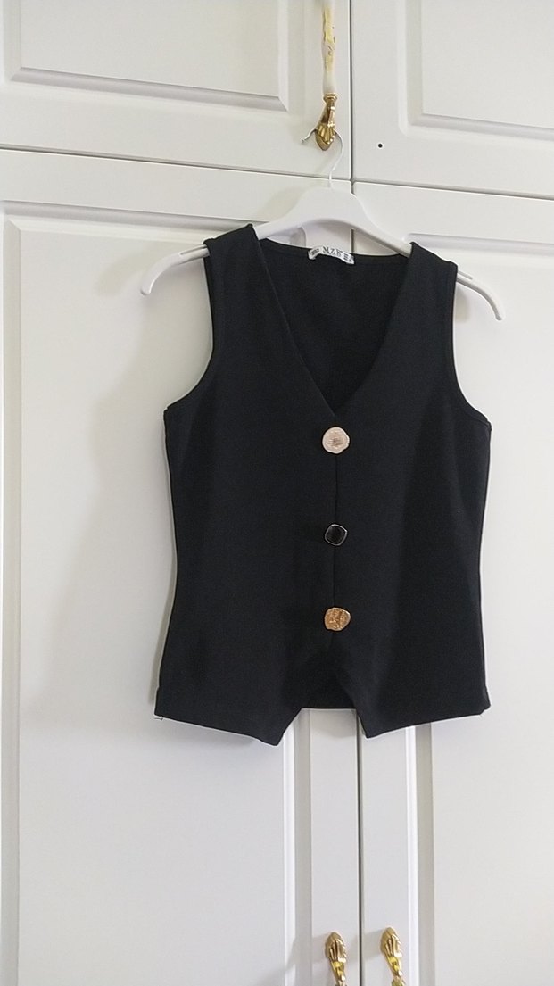 Düğmeli Siyah Kısa Yün Yelek - Görsel 3
