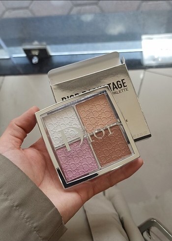 Dior Beige Tonlarında Göz Farı Paleti