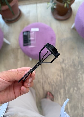 Mac Siyah Kirpik Kıvırıcı