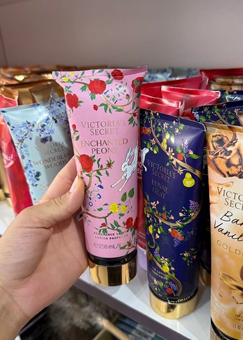 Victoria's Secret Enchanted Peony Vücut Losyonu
