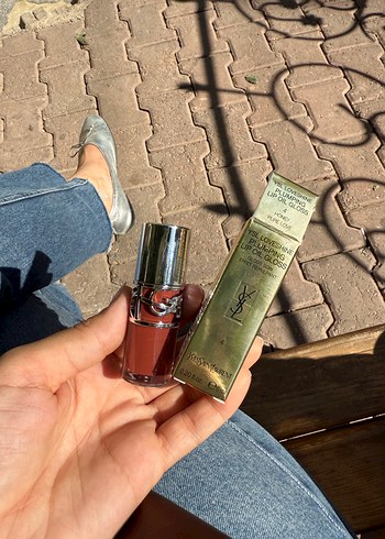 Beden Yves Saint Laurent Parlatıcı Nude Ruj