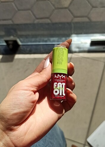 Nyx 04 gloss 