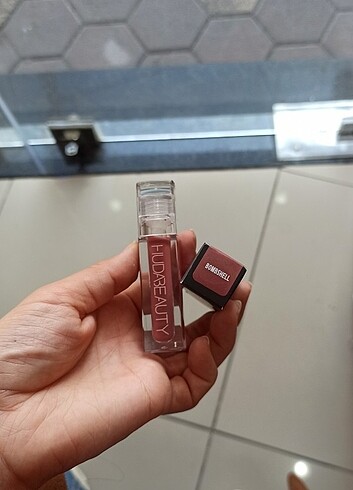 Hudabeauty bombshell gloss ?