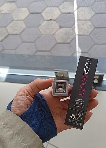 Huda Beauty Hudabeauty kapatıcı honey 1.7B