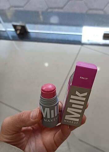  Milk Makeup Mılk rally allık 