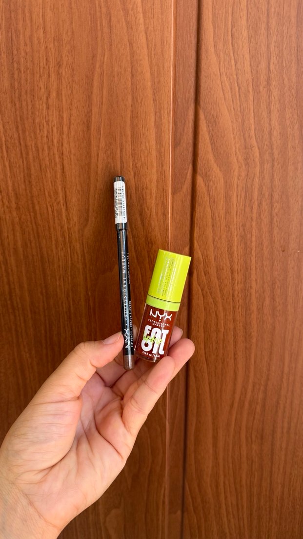 NYX Yağlı Lip Gloss ve Dudak Kalemi - Görsel 4