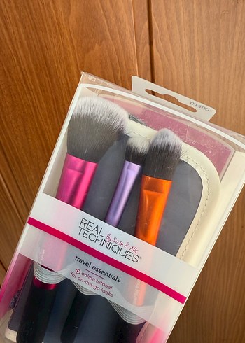 Real Techniques Çok Renkli Makyaj Fırçası Seti - Görsel 4