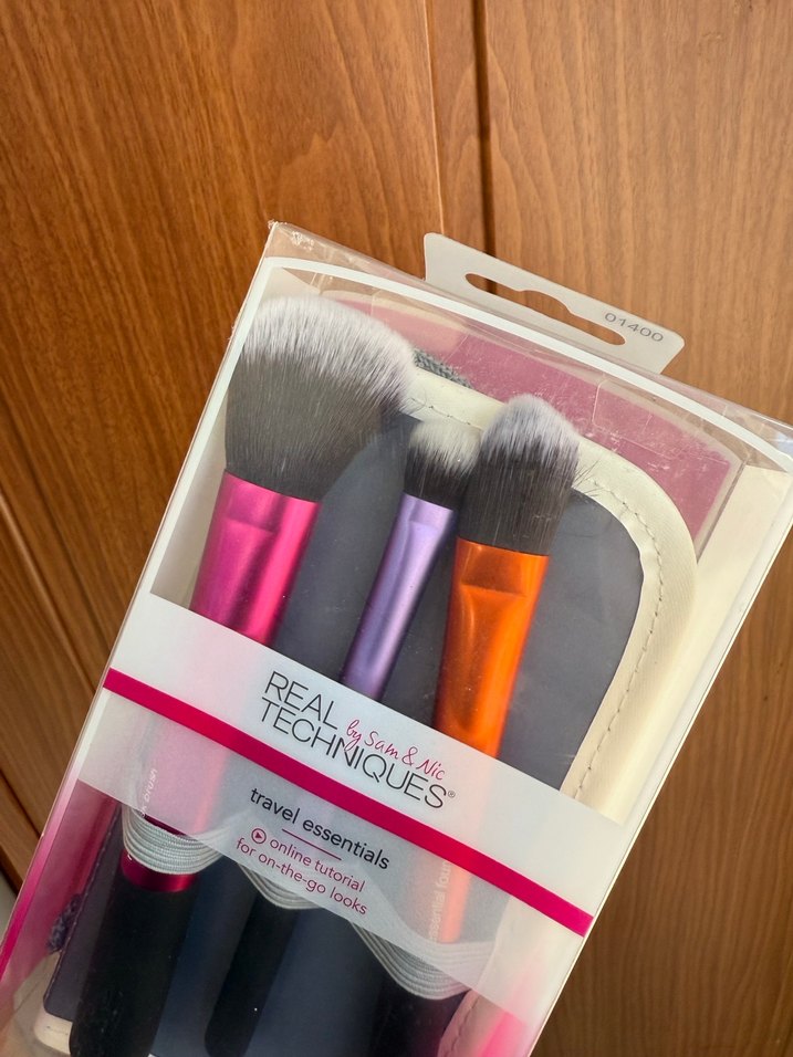 Real Techniques Çok Renkli Makyaj Fırçası Seti - Görsel 4