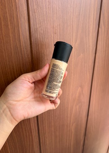 MAC Light Beige Fondöten SPF 15 - Görsel 4