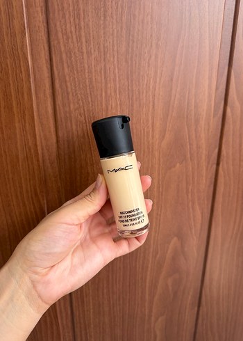 MAC Light Beige Fondöten SPF 15 - Görsel 3