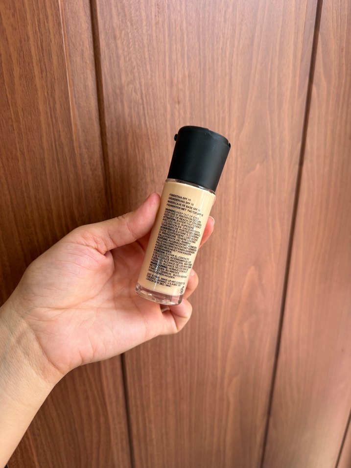 MAC Light Beige Fondöten SPF 15 - Görsel 4