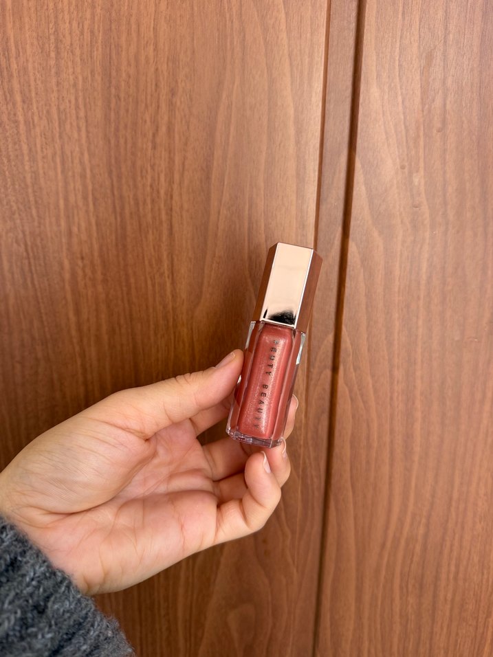 Fenty fussy 02 Parlak Dudak Parlatıcısı - Görsel 2