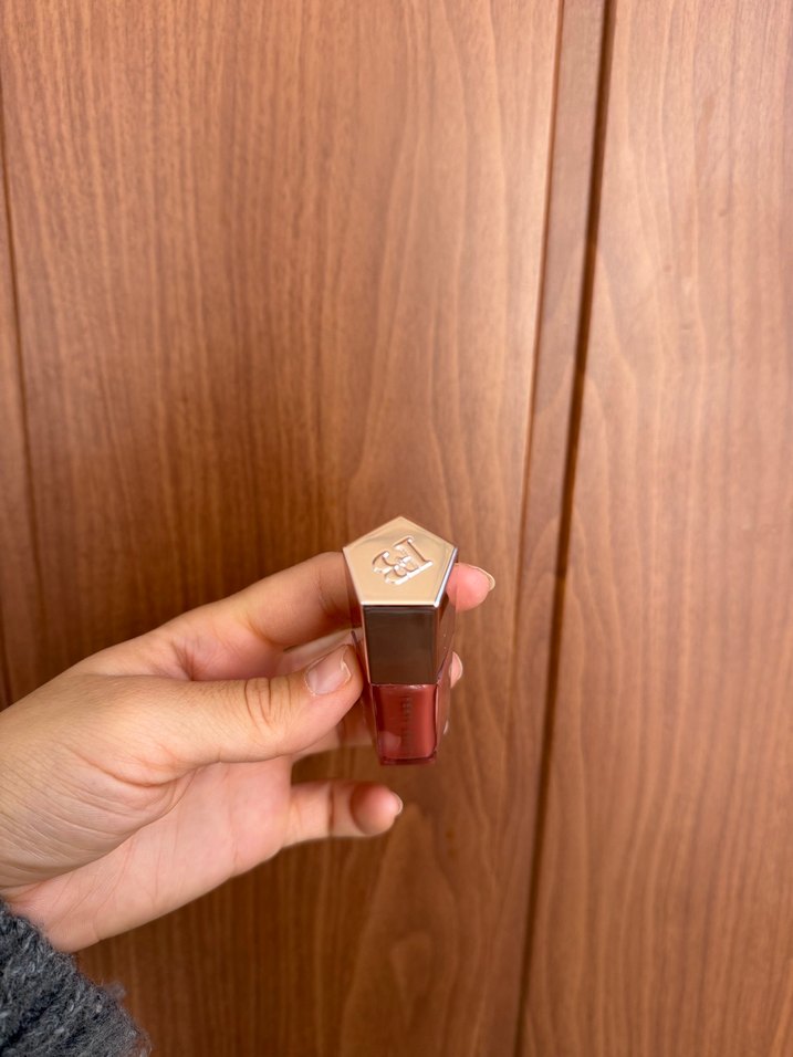 Fenty fussy 02 Parlak Dudak Parlatıcısı - Görsel 4