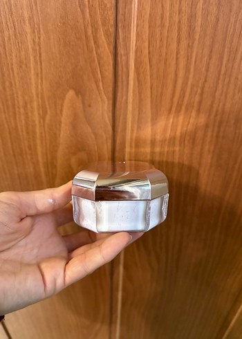 Fenty Beauty lavender pudra - Görsel 6