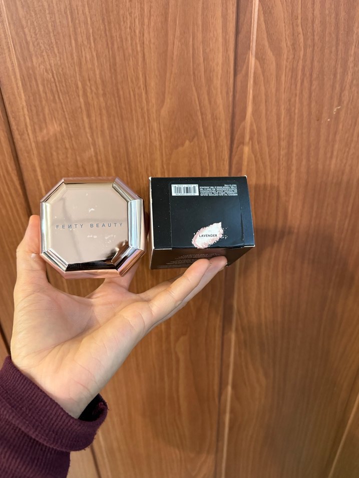 Fenty Beauty lavender pudra - Görsel 3