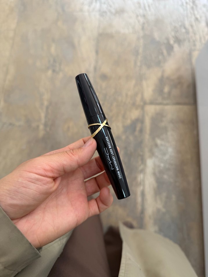 MAC Zoom Waterfast Lash Maskara Siyah - Görsel 2