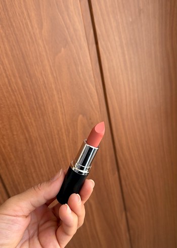 MAC MAC Matte Ruj - 606 Kinda Sexy Bej