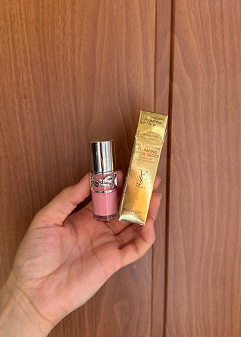 Yves Saint Laurent 02 Parlak Pembe Dudak Parlatıcısı