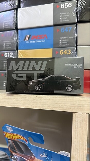 Mini GT Nissan Skyline