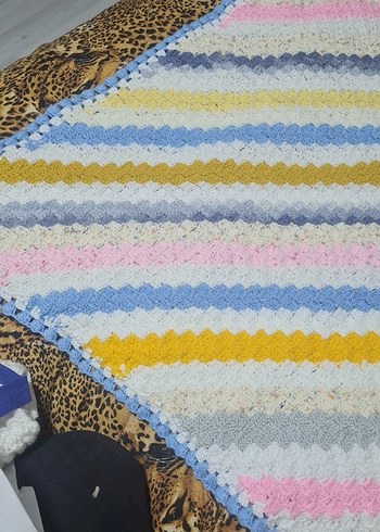 Çizgili Pastel Renkli Örgü Çocuk Battaniyesi 90×90 - Görsel 2