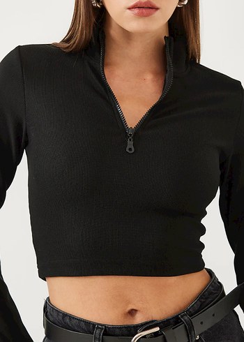 Fermuarlı Siyah Yüksek Yakalı Crop Bluz