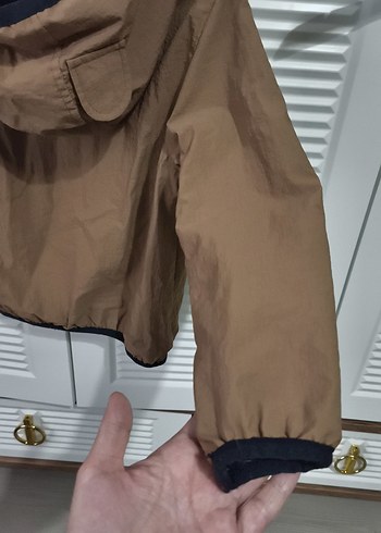 Erkek Çocuk Kapüşonlu Kahverengi Yağmurluk - Görsel 4