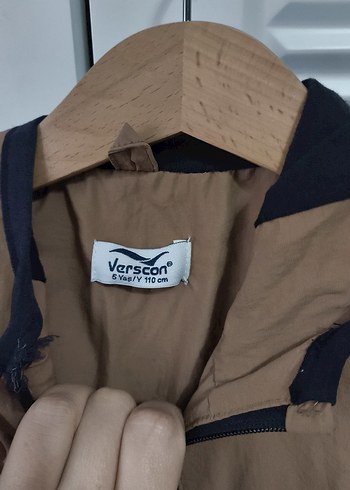 Erkek Çocuk Kapüşonlu Kahverengi Yağmurluk - Görsel 2