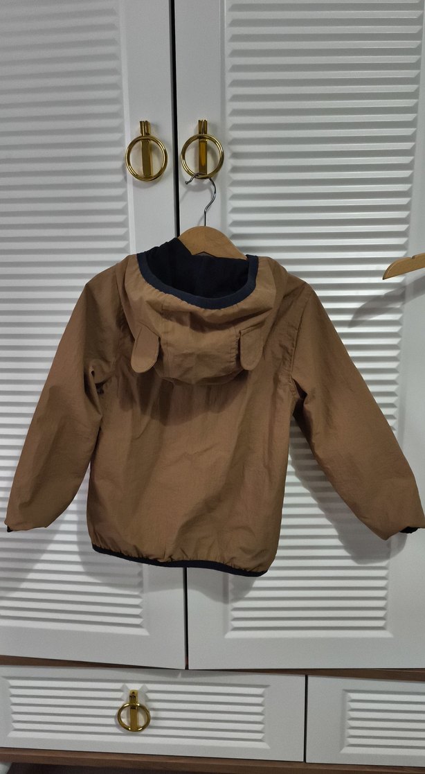 Erkek Çocuk Kapüşonlu Kahverengi Yağmurluk - Görsel 3
