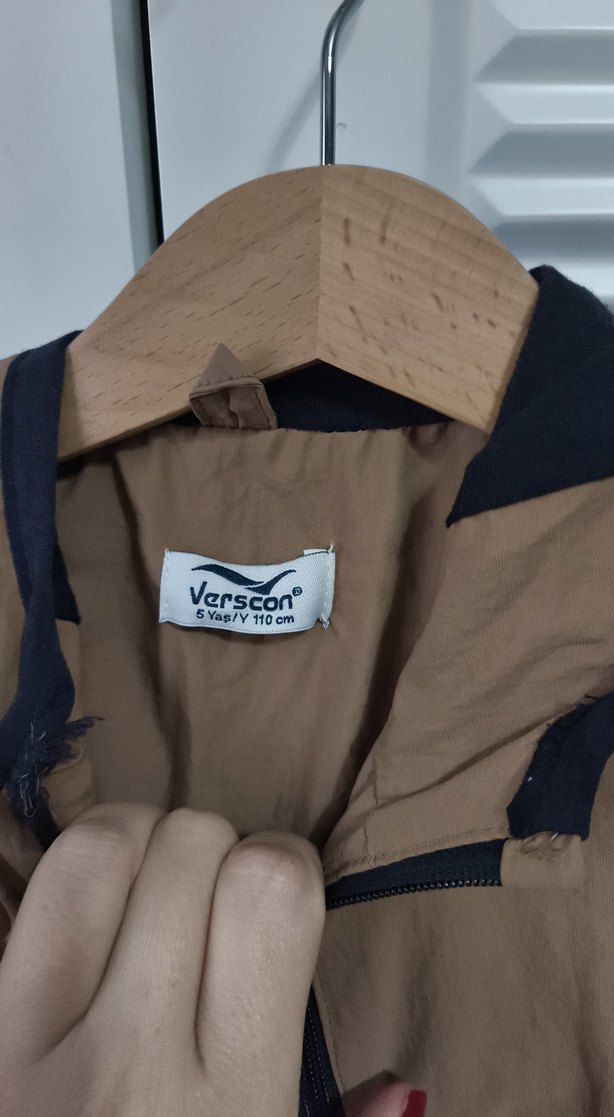 Erkek Çocuk Kapüşonlu Kahverengi Yağmurluk - Görsel 2