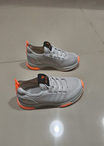 beyaz çocuk spor ayakkabı 28 numara - Görsel 2