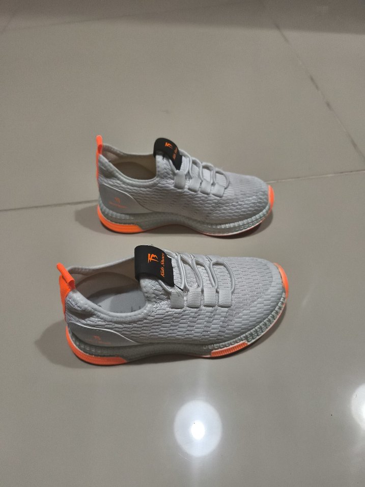 beyaz çocuk spor ayakkabı 28 numara - Görsel 2