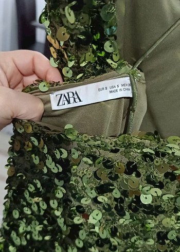 Yeşil Parlak Uzun Askılı Drapeli Abiye Elbise - Görsel 3