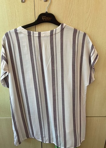 Bej Çizgili V Yaka Düğmeli Kadın Gömlek - Görsel 5