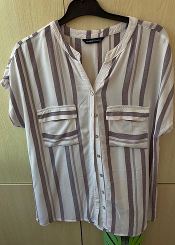 Bej Çizgili V Yaka Düğmeli Kadın Gömlek - Görsel 2