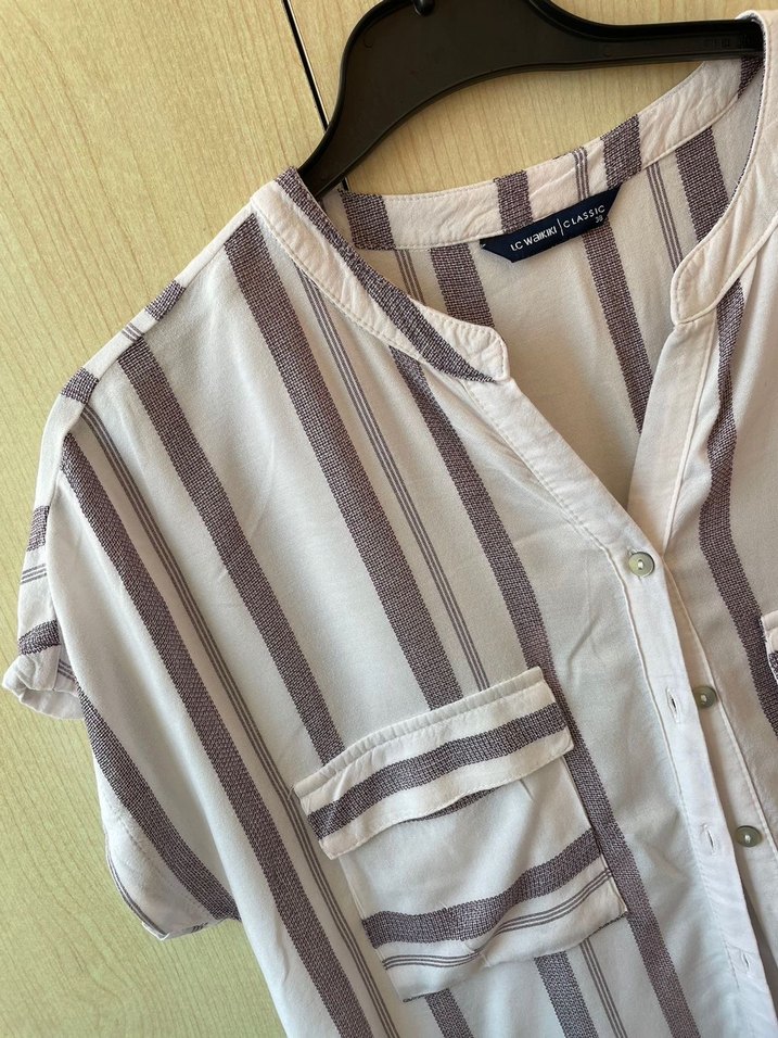 Bej Çizgili V Yaka Düğmeli Kadın Gömlek - Görsel 3