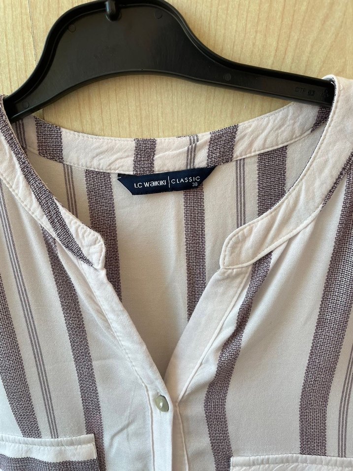 Bej Çizgili V Yaka Düğmeli Kadın Gömlek - Görsel 4