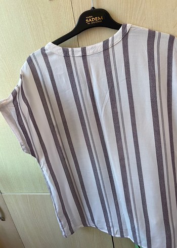 V Yaka Düğmeli Çizgili Keten Kadın Gömlek - Görsel 5