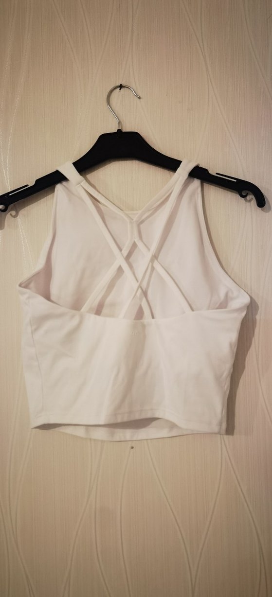 Beyaz Yüksek Yakalı Kadın Atlet - Görsel 4