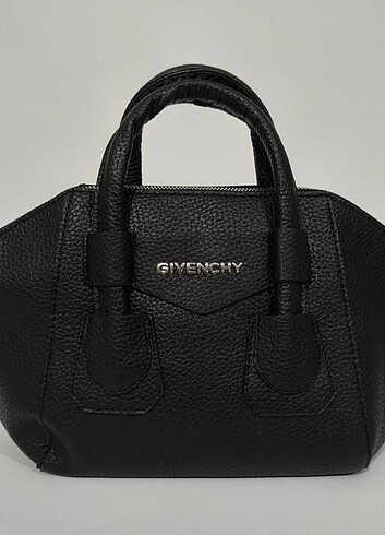 GIVENCHY 