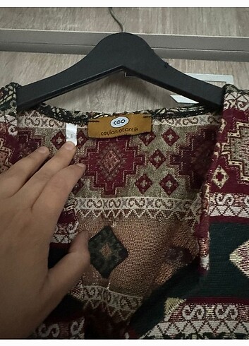 m Beden Keçe yelek hafif sert bi yapısı var kumaşın
