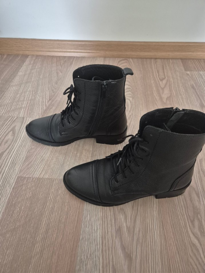 Siyah Deri  Kadın Bot - Görsel 3