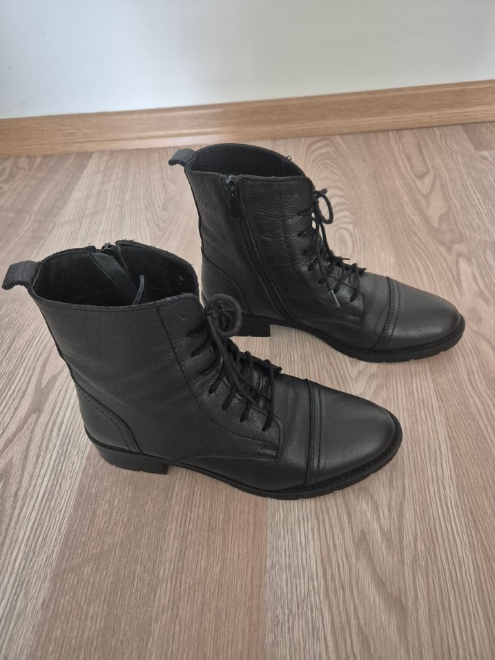 Siyah Deri  Kadın Bot - Görsel 2